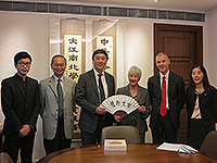 Mrs. Anne Elizabeth Ely (3rd from right), Chairman and Honorary Director and Mr. Peter Ely (2nd from right), Vice Chairman of the Sino-British Fellowship Trust meet with Prof. Joseph Sung (3rd from left), Vice Chancellor and Prof. Fok Tai-fai (2nd from left), Pro-Vice-Chancellor of CUHK